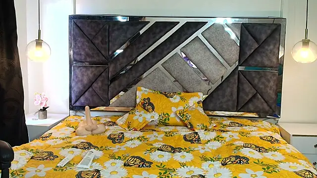 MysticMature online show from September 13, 2025, 5:24 pm