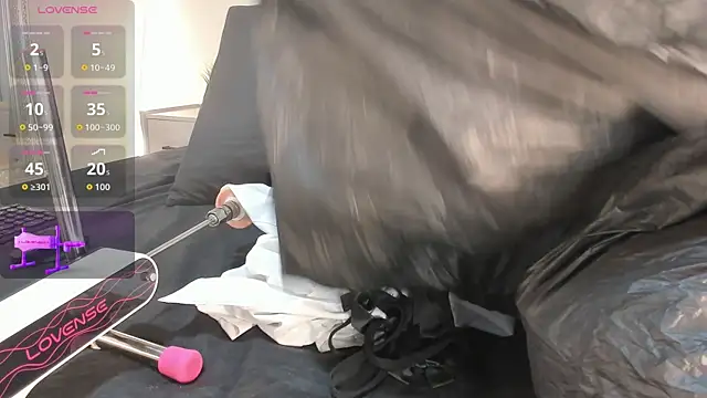 Snapshot of Liincostelloo chatting on January 10, 2026, 12:22 pm Liincostelloo online show from January 10, 2026, 12:22 pm