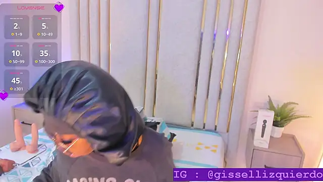 Snapshot of Liincostelloo chatting on October 10, 2025, 7:47 pm Liincostelloo online show from October 10, 2025, 7:47 pm