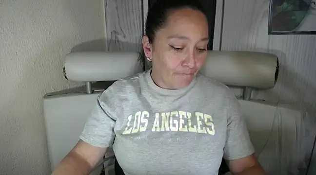 Snapshot of JULIANAWET69 chatting on February 14, 2025, 1:56 am JULIANAWET69 online show from February 14, 2025, 1:56 am