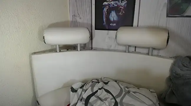 Snapshot of JULIANAWET69 chatting on February 7, 2025, 12:09 am JULIANAWET69 online show from February 7, 2025, 12:09 am