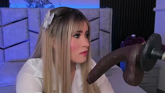 Gigidoll online show from November 21, 2025, 11:42 am