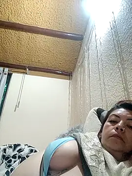 queencarlota82 online show from March 13, 2025, 6:16 am