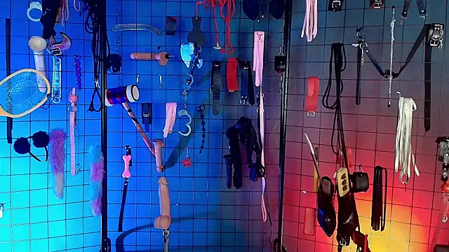 lucy queensss online show from December 16, 2025, 9:41 pm