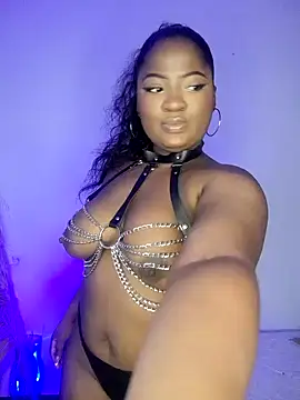 LaurenGill7 online show from February 3, 2025, 8:13 pm