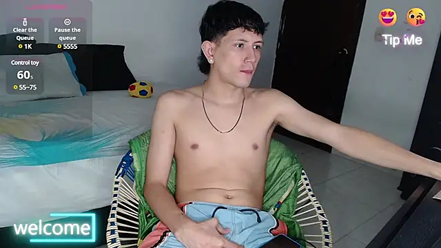 cute mathew online show from March 21, 2025, 2:18 am