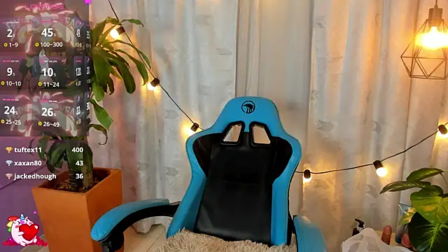 Lia little18 online show from April 15, 2026, 9:04 pm