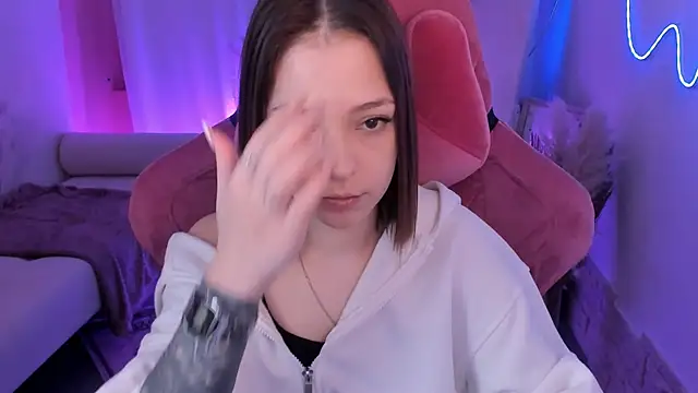 PamBeesly online show from December 21, 2025, 8:38 am