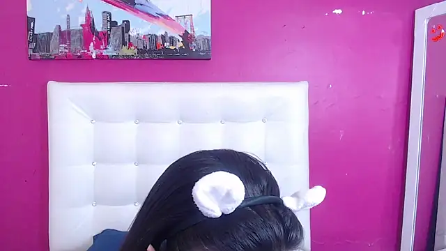 tinyy whore18 online show from February 5, 2026, 6:15 pm