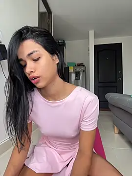 Bella Smiith  online show from December 16, 2025, 2:32 pm