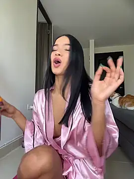 Bella Smiith  online show from December 20, 2025, 3:04 pm