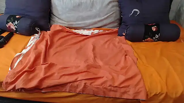 Snapshot of BustyTickAss chatting on February 21, 2025, 6:15 pm BustyTickAss online show from February 21, 2025, 6:15 pm