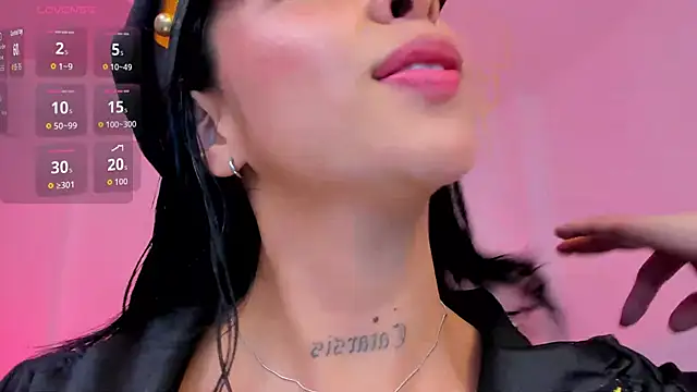 Snapshot of sophierooy22 chatting on November 18, 2025, 5:16 pm sophierooy22 online show from November 18, 2025, 5:16 pm