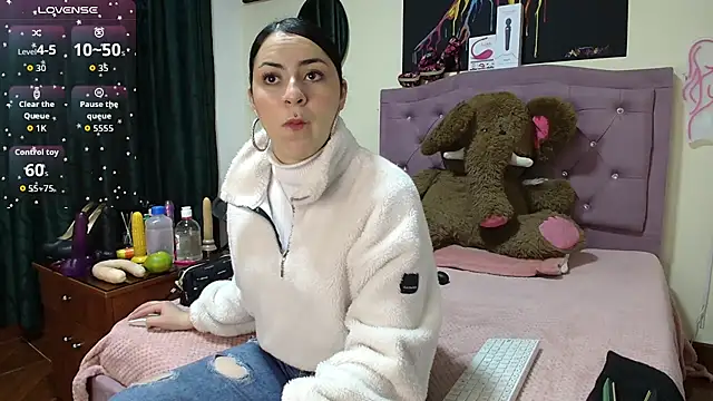 Emmie Hot online show from October 25, 2025, 12:17 pm