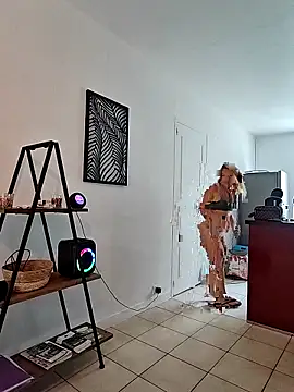 SweetyNinaOff1 online show from September 22, 2025, 1:06 pm