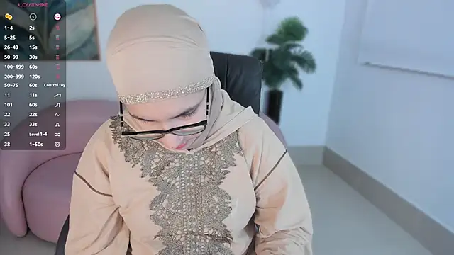 Snapshot of Ayha_khalaf chatting on October 3, 2025, 1:31 am Ayha khalaf online show from October 3, 2025, 1:31 am