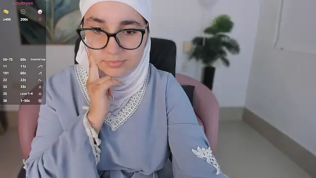 Snapshot of Ayha_khalaf chatting on October 7, 2025, 1:28 am Ayha khalaf online show from October 7, 2025, 1:28 am