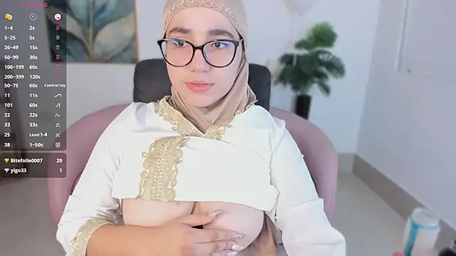 Snapshot of Ayha_khalaf chatting on October 5, 2025, 1:18 am Ayha khalaf online show from October 5, 2025, 1:18 am