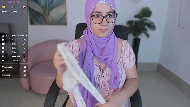 Snapshot of Ayha_khalaf chatting on October 4, 2025, 12:56 am Ayha khalaf online show from October 4, 2025, 12:56 am