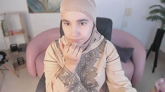 Snapshot of Ayha_khalaf chatting on October 22, 2025, 1:16 am Ayha khalaf online show from October 22, 2025, 1:16 am