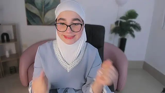 Snapshot of Ayha_khalaf chatting on September 23, 2025, 1:45 am Ayha khalaf online show from September 23, 2025, 1:45 am