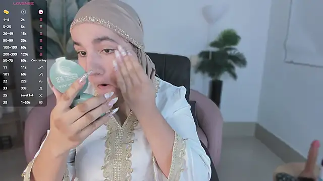 Snapshot of Ayha_khalaf chatting on October 2, 2025, 1:20 am Ayha khalaf online show from October 2, 2025, 1:20 am