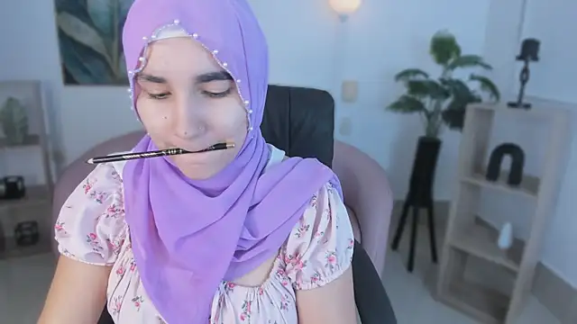 Snapshot of Ayha_khalaf chatting on October 16, 2025, 1:25 am Ayha khalaf online show from October 16, 2025, 1:25 am