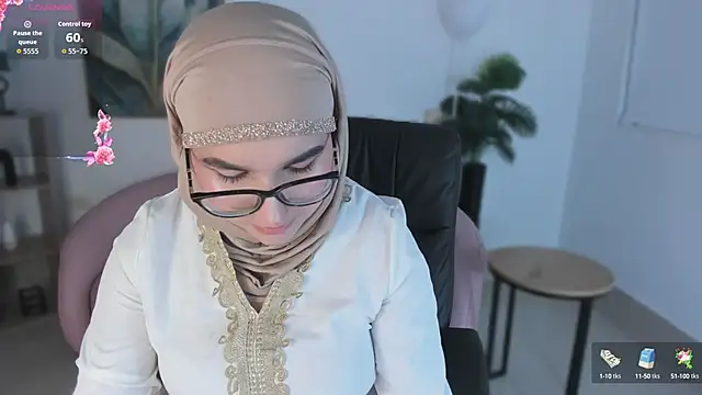 Snapshot of Ayha_khalaf chatting on September 21, 2025, 1:33 am Ayha khalaf online show from September 21, 2025, 1:33 am