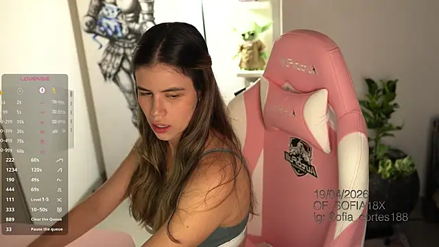tatiana  cortes18 online show from April 19, 2026, 7:27 pm