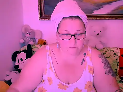 Marryllunax online show from October 19, 2025, 7:27 pm