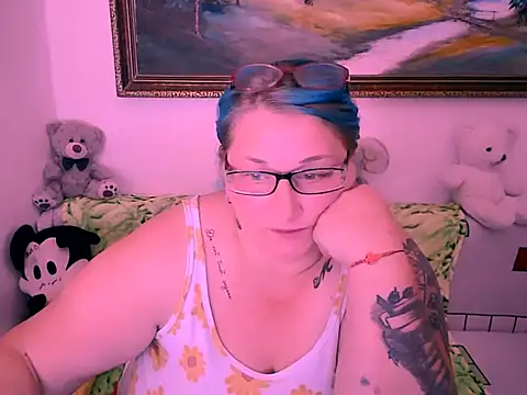 Marryllunax online show from October 5, 2025, 7:15 pm