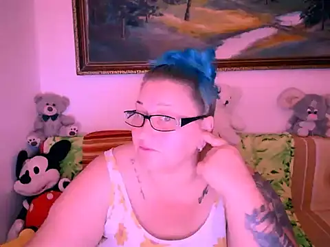 Marryllunax online show from October 10, 2025, 5:25 pm