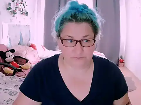 Marryllunax online show from May 25, 2026, 8:24 am
