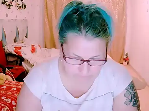 Marryllunax online show from May 4, 2026, 7:39 pm