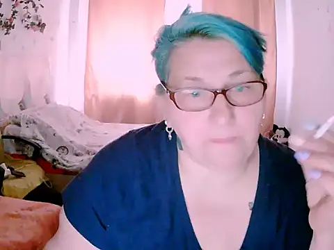 Marryllunax online show from May 17, 2026, 1:44 pm