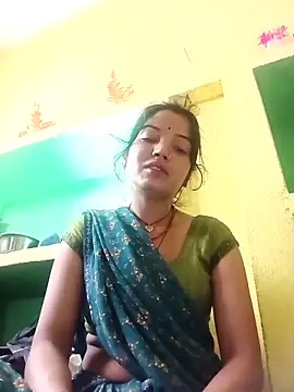 Snapshot of Bhuvi_Bedi chatting on February 26, 2025, 11:52 pm Bhuvi Bedi online show from February 26, 2025, 11:52 pm