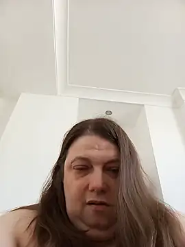 Snapshot of HotHornyEmmaX chatting on July 13, 2026, 10:58 am HotHornyEmmaX online show from July 13, 2026, 10:58 am