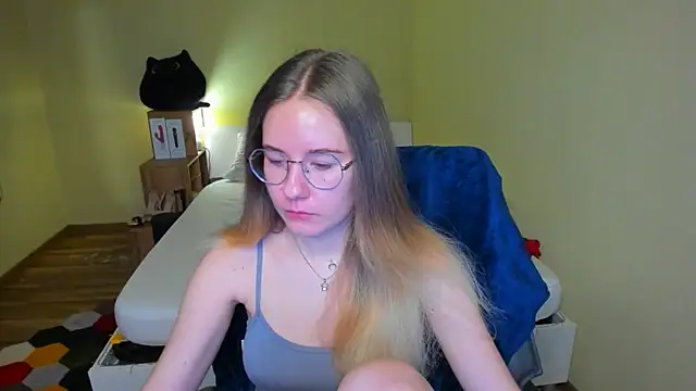 Snapshot of EmilyPaw chatting on February 14, 2025, 8:26 pm EmilyPaw online show from February 14, 2025, 8:26 pm