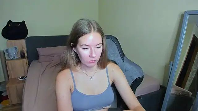 Snapshot of EmilyPaw chatting on September 12, 2025, 8:14 am EmilyPaw online show from September 12, 2025, 8:14 am