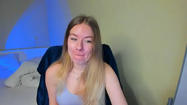 Snapshot of EmilyPaw chatting on February 9, 2025, 7:37 am EmilyPaw online show from February 9, 2025, 7:37 am