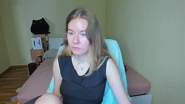 Snapshot of EmilyPaw chatting on March 15, 2025, 7:20 am EmilyPaw online show from March 15, 2025, 7:20 am