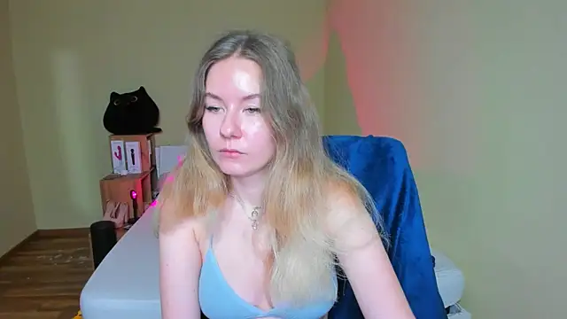 Snapshot of EmilyPaw chatting on February 11, 2025, 9:09 am EmilyPaw online show from February 11, 2025, 9:09 am