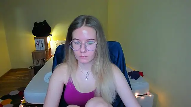 Snapshot of EmilyPaw chatting on February 13, 2025, 6:26 pm EmilyPaw online show from February 13, 2025, 6:26 pm