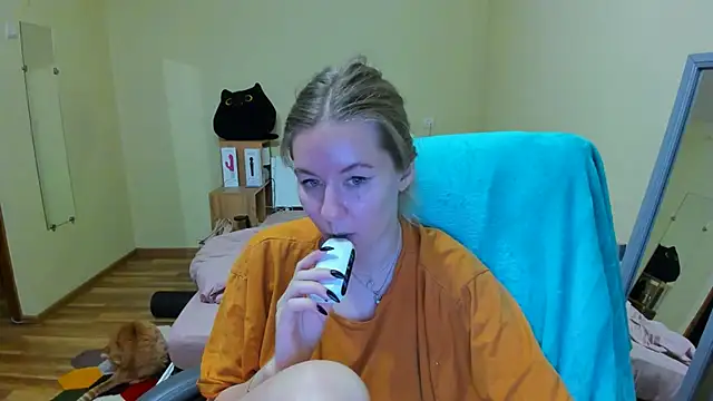 Snapshot of EmilyPaw chatting on February 25, 2025, 6:01 pm EmilyPaw online show from February 25, 2025, 6:01 pm