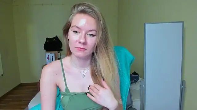Snapshot of EmilyPaw chatting on February 19, 2025, 9:50 am EmilyPaw online show from February 19, 2025, 9:50 am