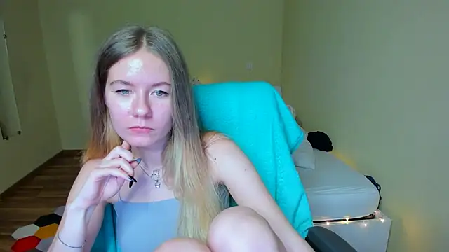 Snapshot of EmilyPaw chatting on February 18, 2025, 10:16 am EmilyPaw online show from February 18, 2025, 10:16 am