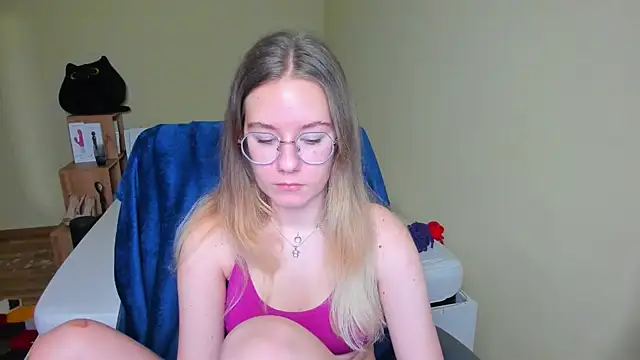Snapshot of EmilyPaw chatting on February 12, 2025, 10:46 am EmilyPaw online show from February 12, 2025, 10:46 am