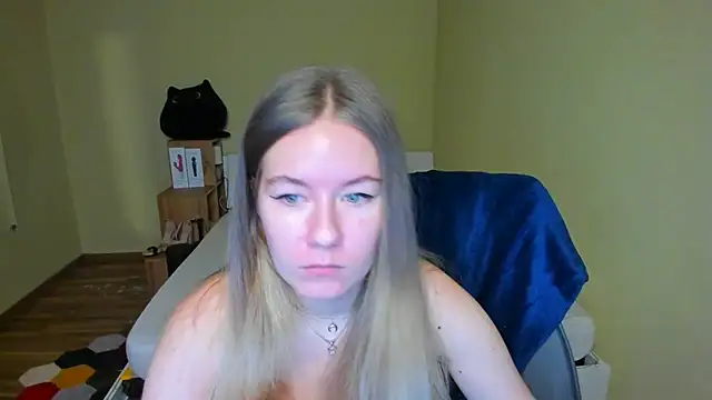 Snapshot of EmilyPaw chatting on February 14, 2025, 8:52 am EmilyPaw online show from February 14, 2025, 8:52 am
