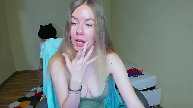 Snapshot of EmilyPaw chatting on March 22, 2025, 7:15 am EmilyPaw online show from March 22, 2025, 7:15 am