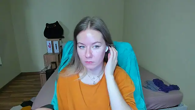 Snapshot of EmilyPaw chatting on February 22, 2025, 10:40 am EmilyPaw online show from February 22, 2025, 10:40 am